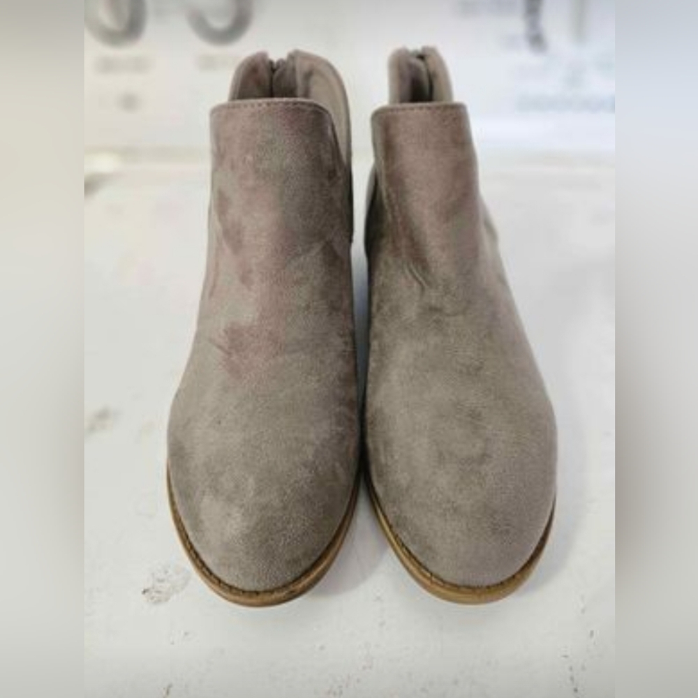 COPY - Tan ankle boots. Size 9